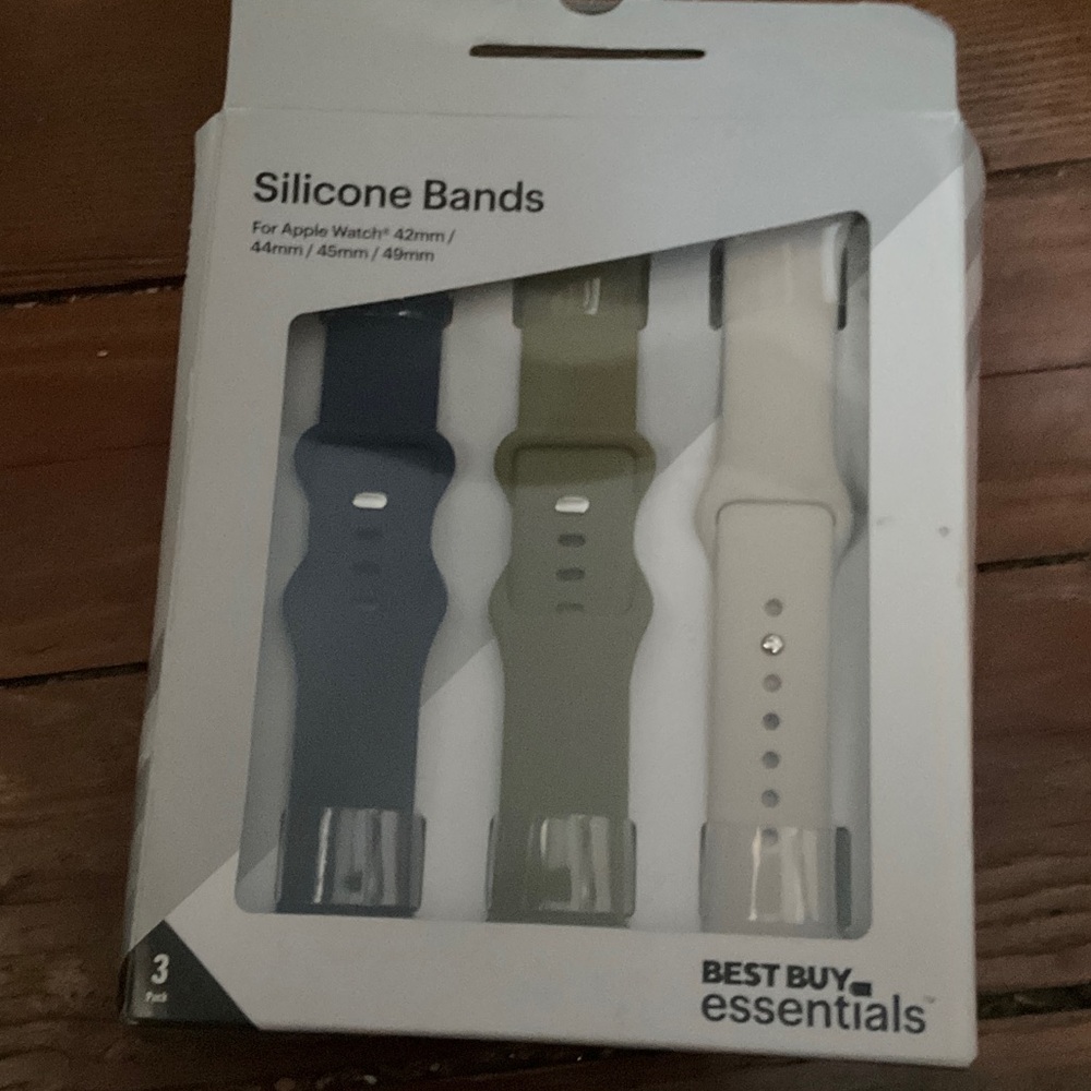 Best Buy Essentials Silicone Apple Watch Band 3-Pack NWT (42, 44, 45 and 49 mm.)